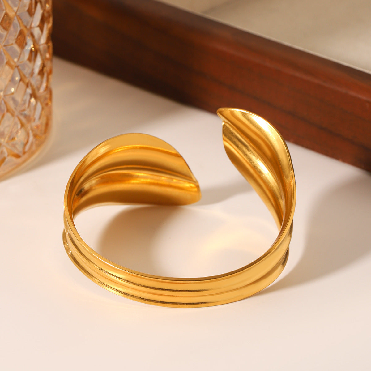 Ins Style Personality Exaggerated Wide Version Pleated Stainless Steel Bracelet 18K Gold Leaf Shaped Open Bracelet