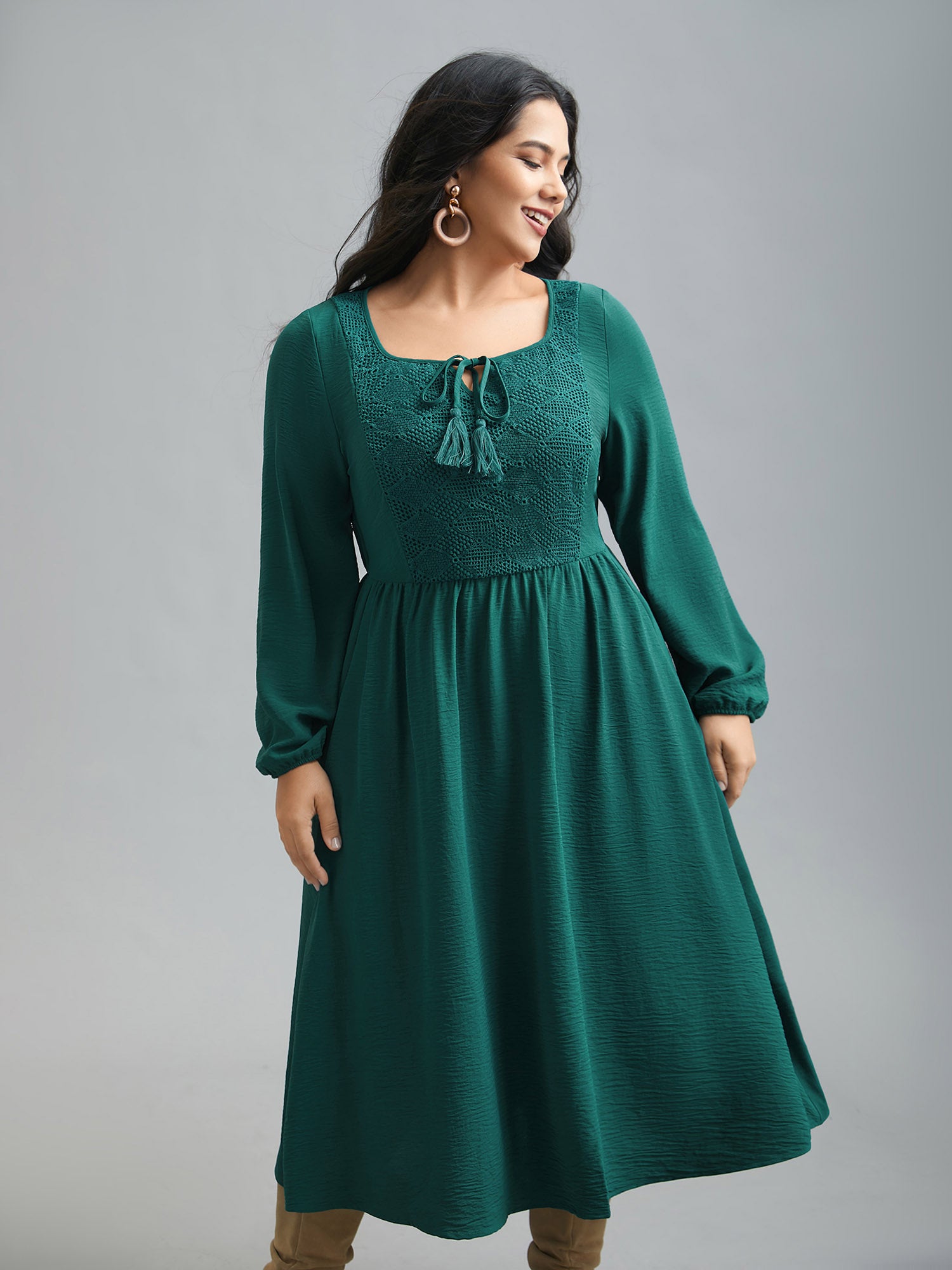Lace Neck Detail Tassels Midi Dress