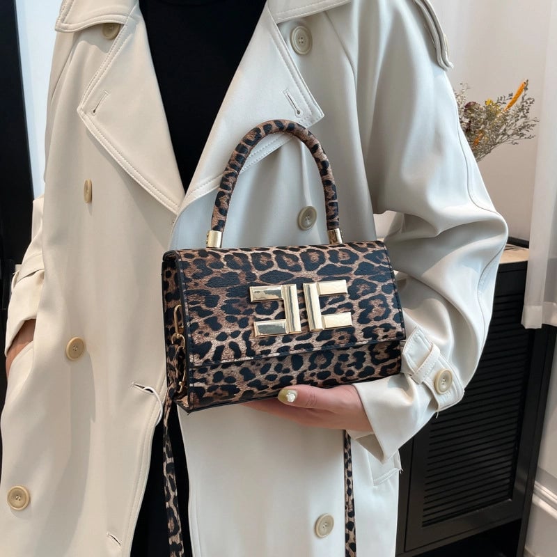 Women's Small Pu Leather Solid Color Streetwear Sewing Thread Square Flip Cover Square Bag