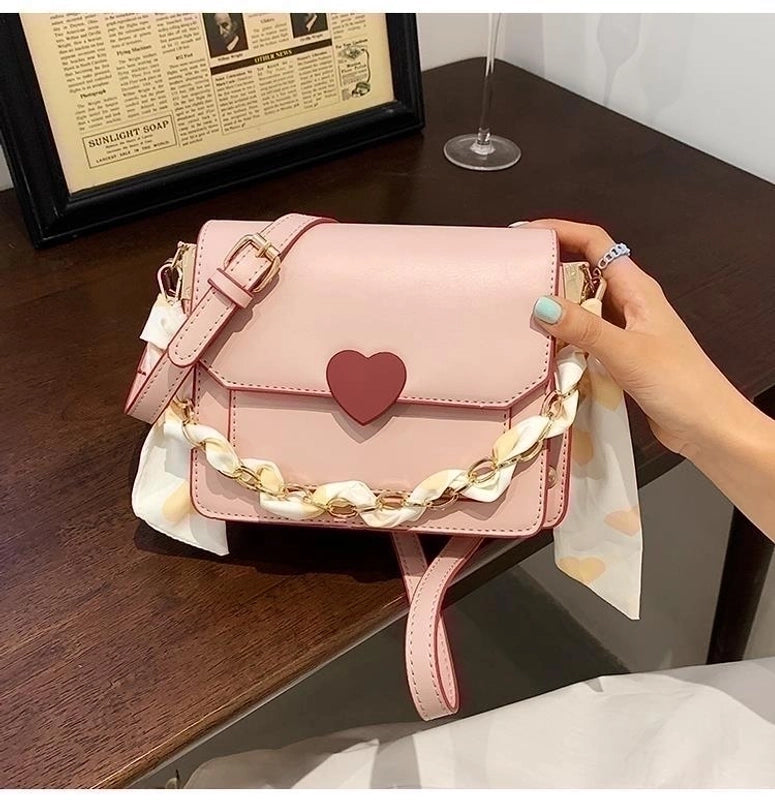 Women's Small Pu Leather Heart Shape Streetwear Magnetic Buckle Crossbody Bag