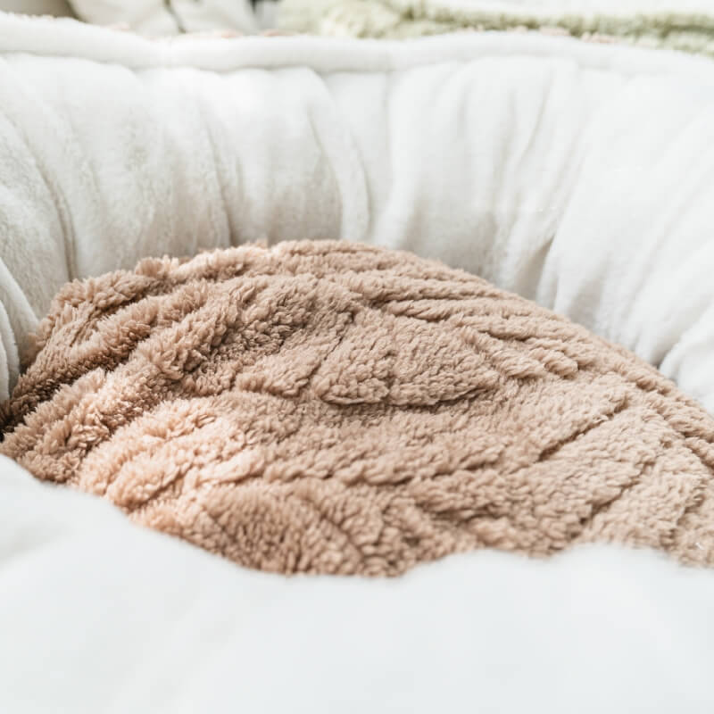 Round Warm Autumn Leaf Dog Calming Bed