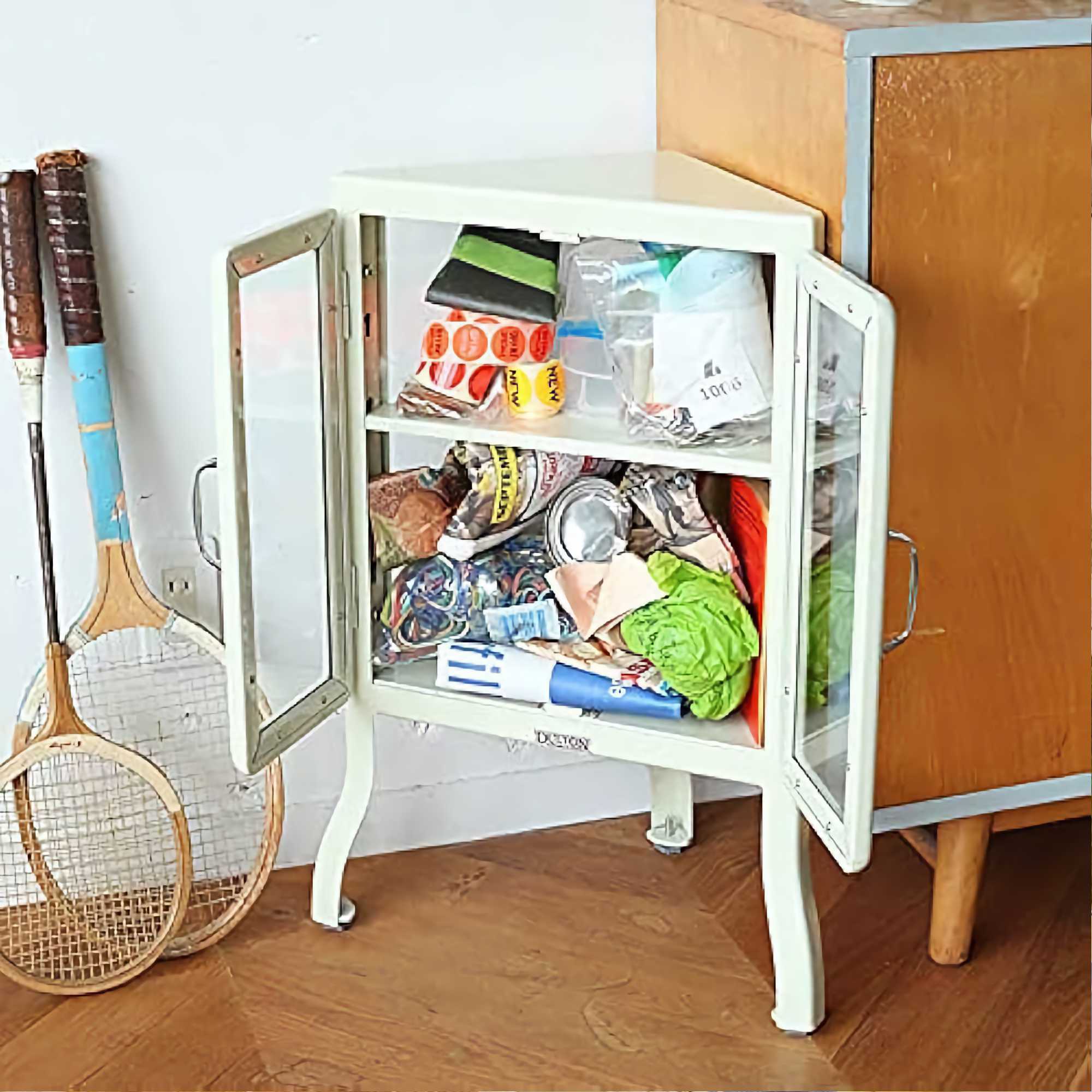 Doctor Mini Triangle cabinet