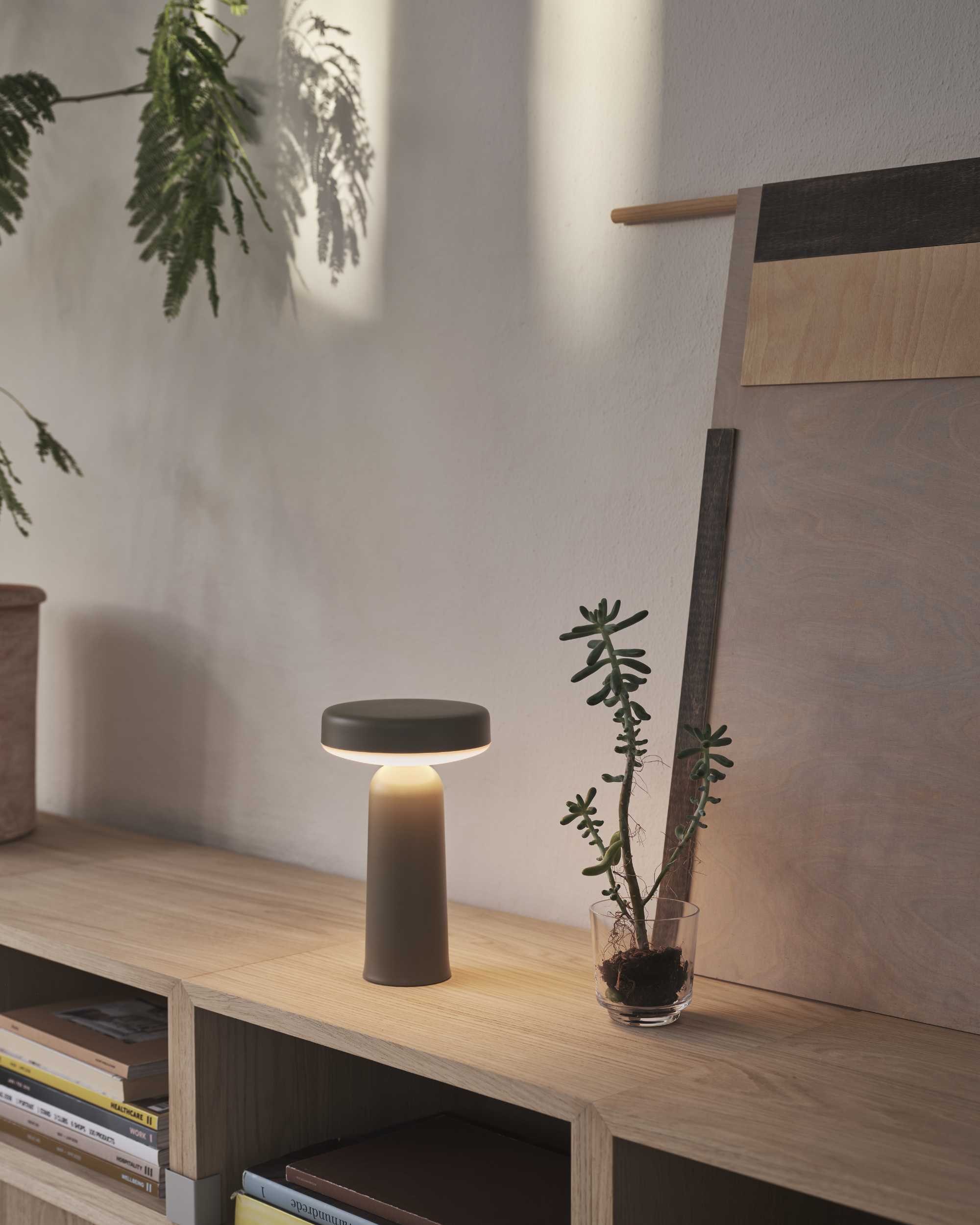 Ease Rechargable Table Lamp