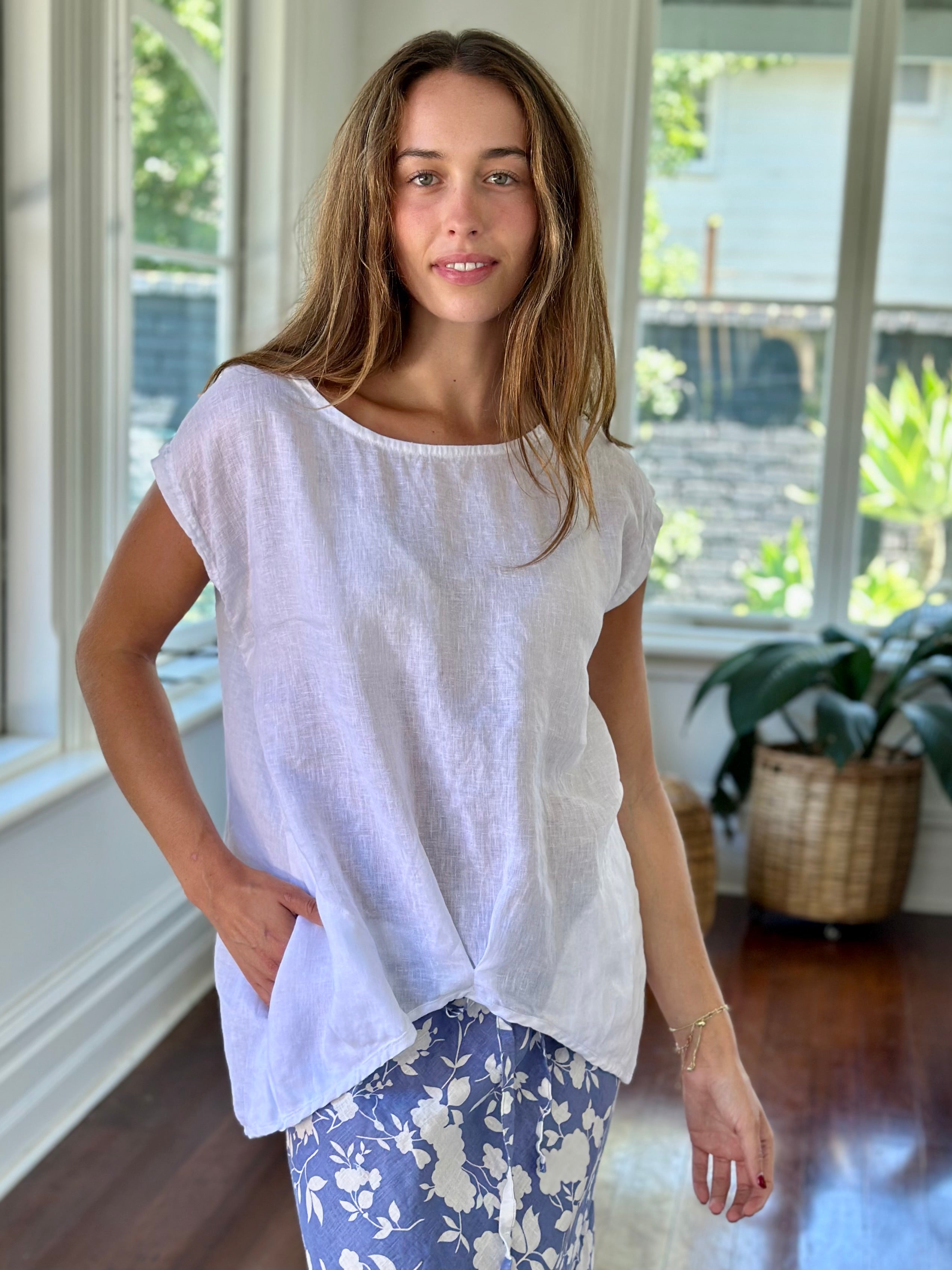 sarah top-white linen