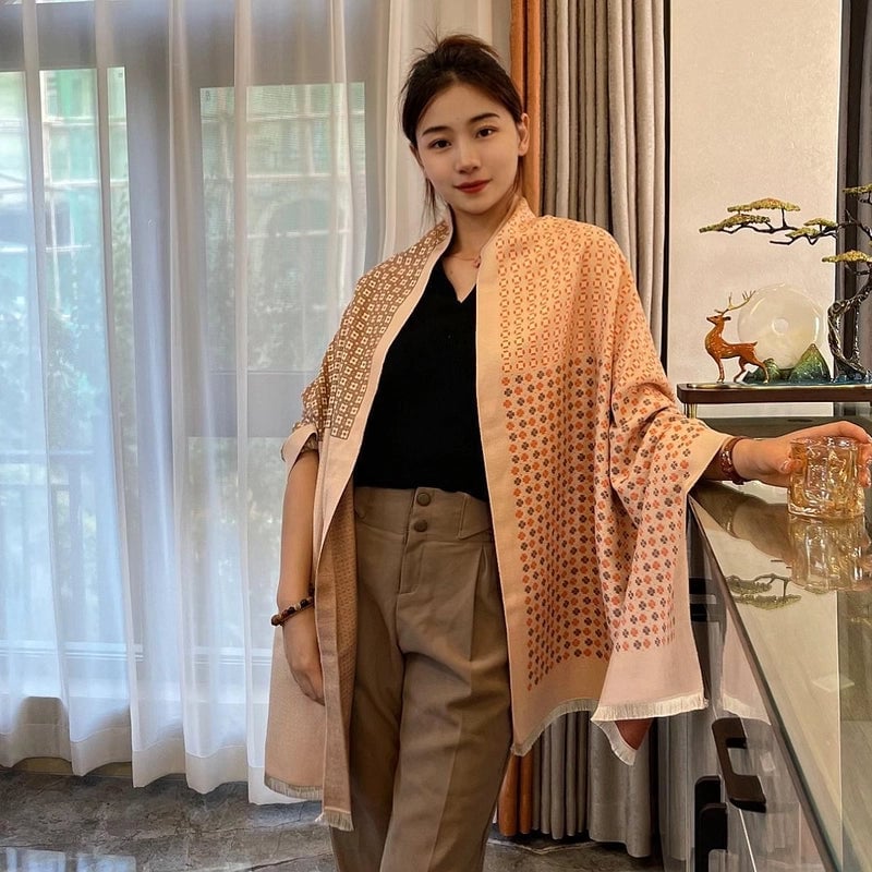 Pink Clover Classic High Quality Velvet Air Conditioning Shawl Summer Office Nap Blanket Sofa Blanket Warm Scarf