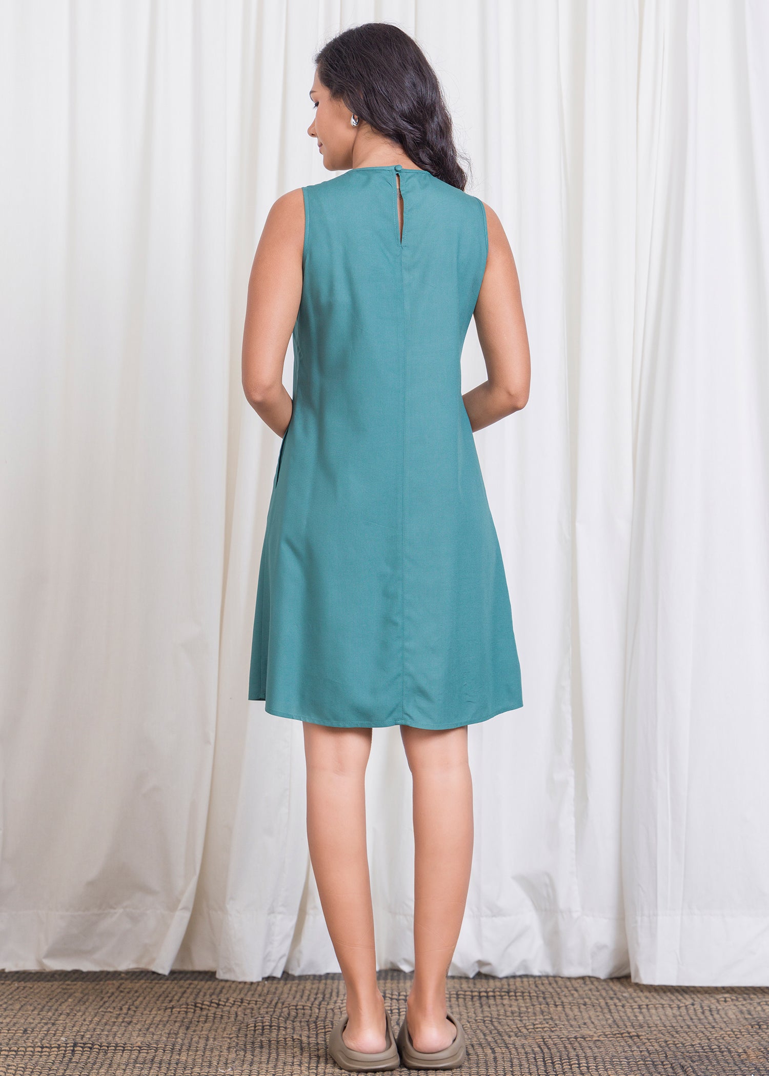 Sleeveless Round Neck Dress