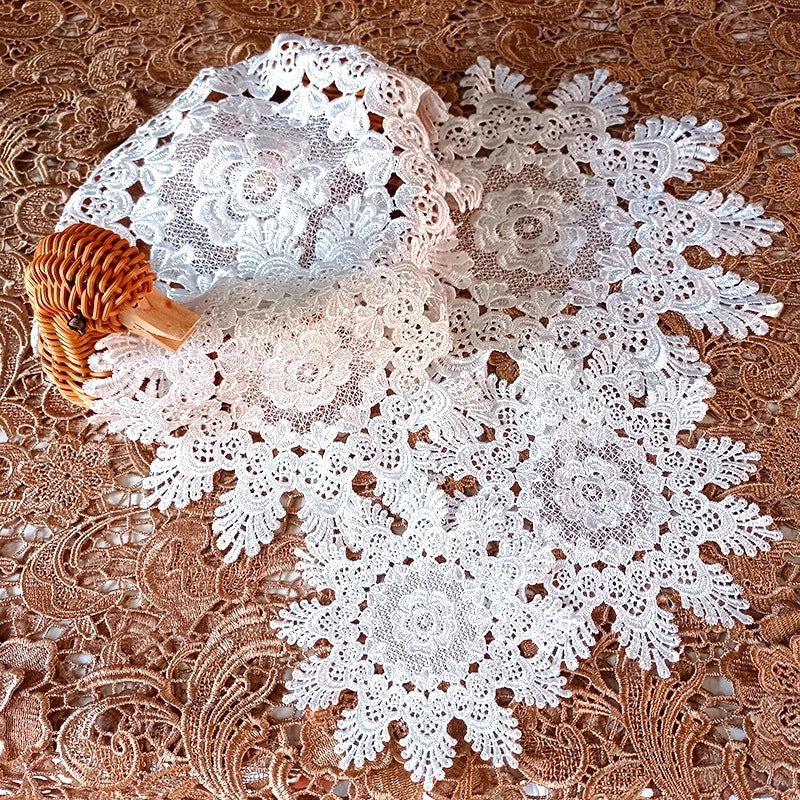 Minimalist Flower Polyester Tablecloths Artificial Decorations