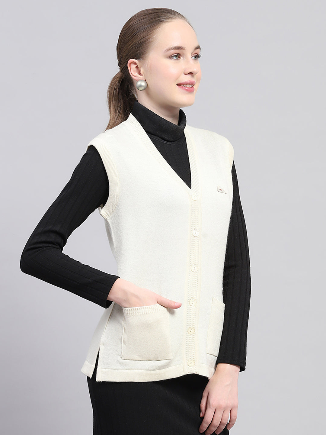 Women Off White Solid V Neck Sleeveless Cardigan