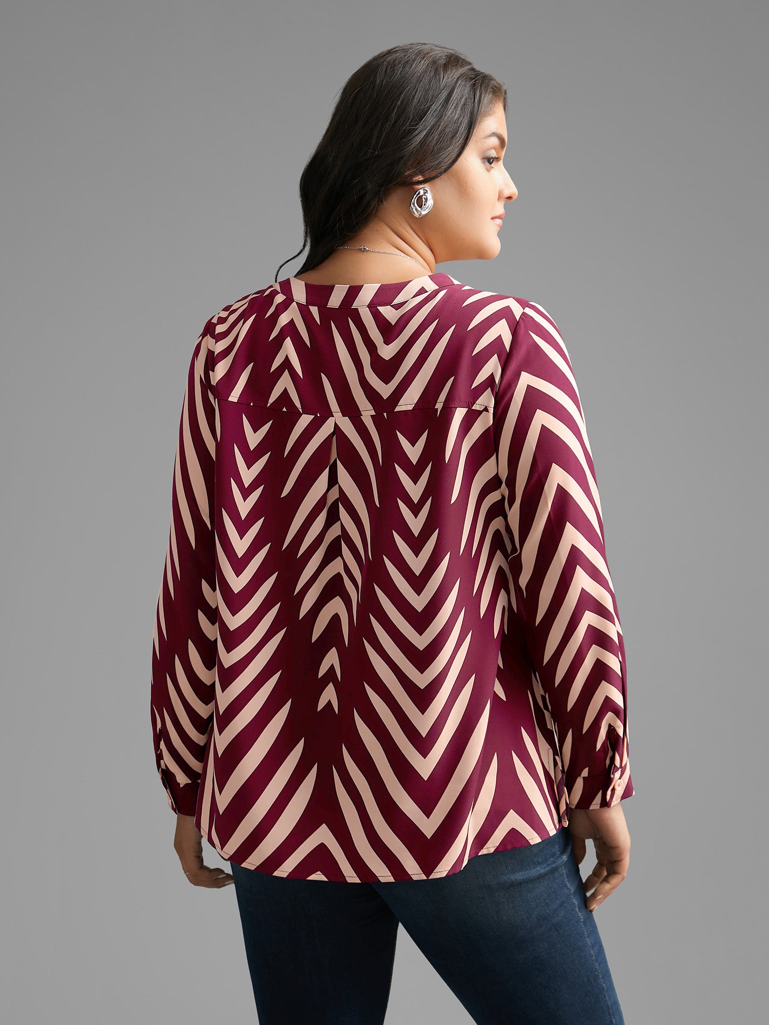 Geometric Notched Pleated Slit Hem Blouse