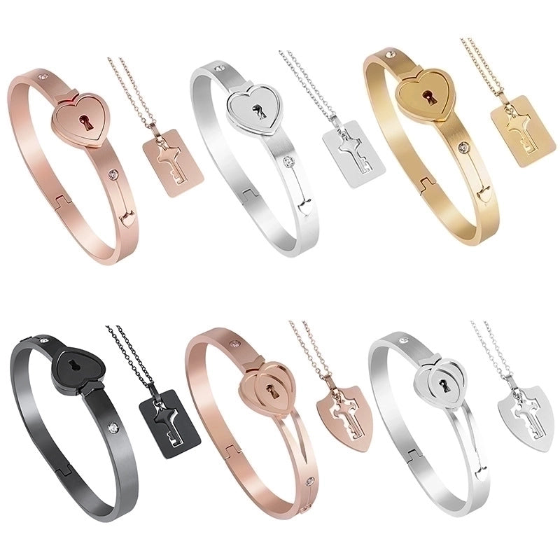 Retro Heart Shape Titanium Steel Rhinestone Bangle 1 Set