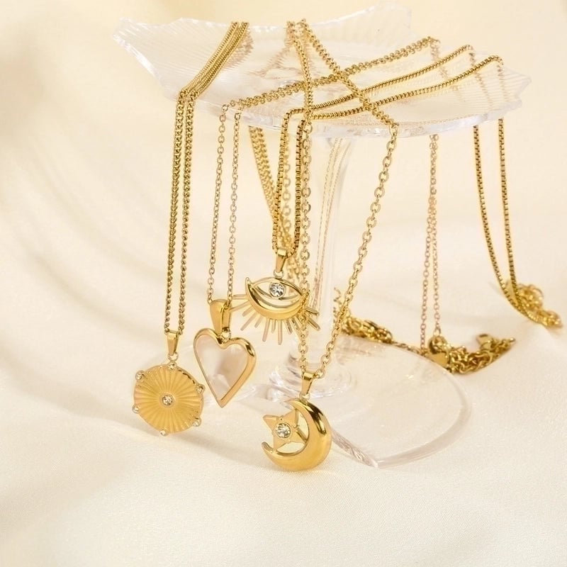 304 Stainless Steel 18K Gold Plated Lady Plating Inlay Moon Heart Shape Artificial Gemstones Pendant Necklace