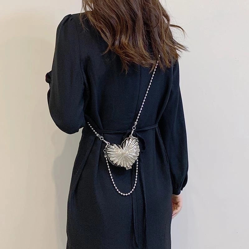 Women's Mini Metal Heart Shape Solid Color Streetwear Heart-shaped Magnetic Buckle Shoulder Bag Crossbody Bag Chain Bag