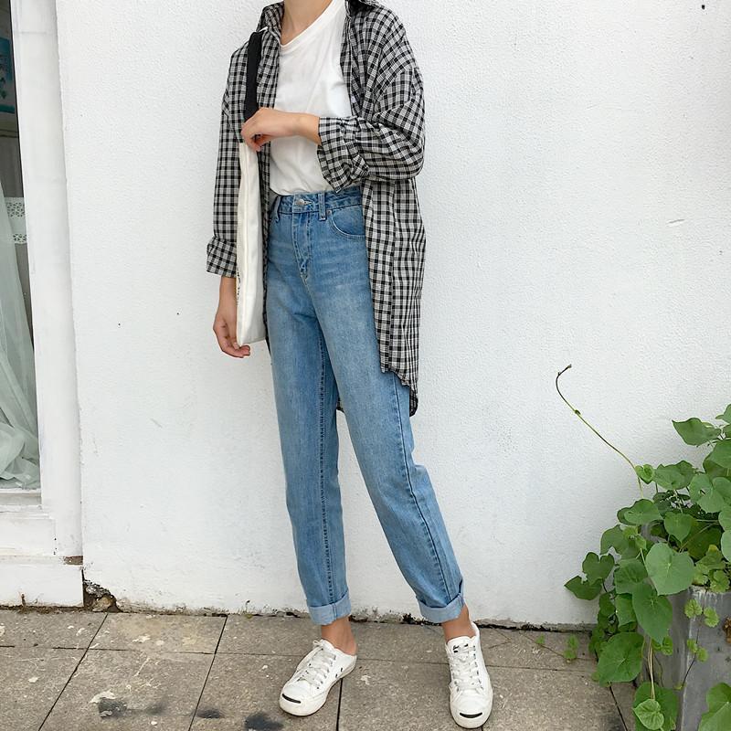 Classic High Waisted 90s Jeans