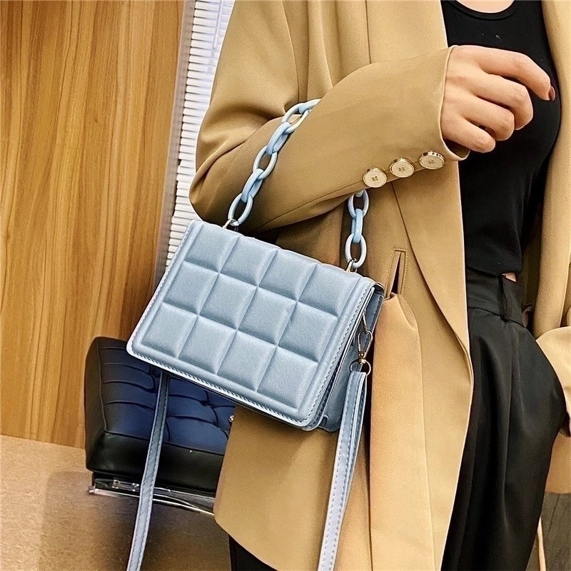 Women's Small Pu Leather Solid Color Streetwear Chain Square Magnetic Buckle Crossbody Bag