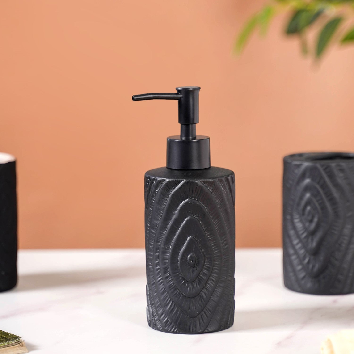 Matte Concentric Texture Design Bath Set Of 3 Black