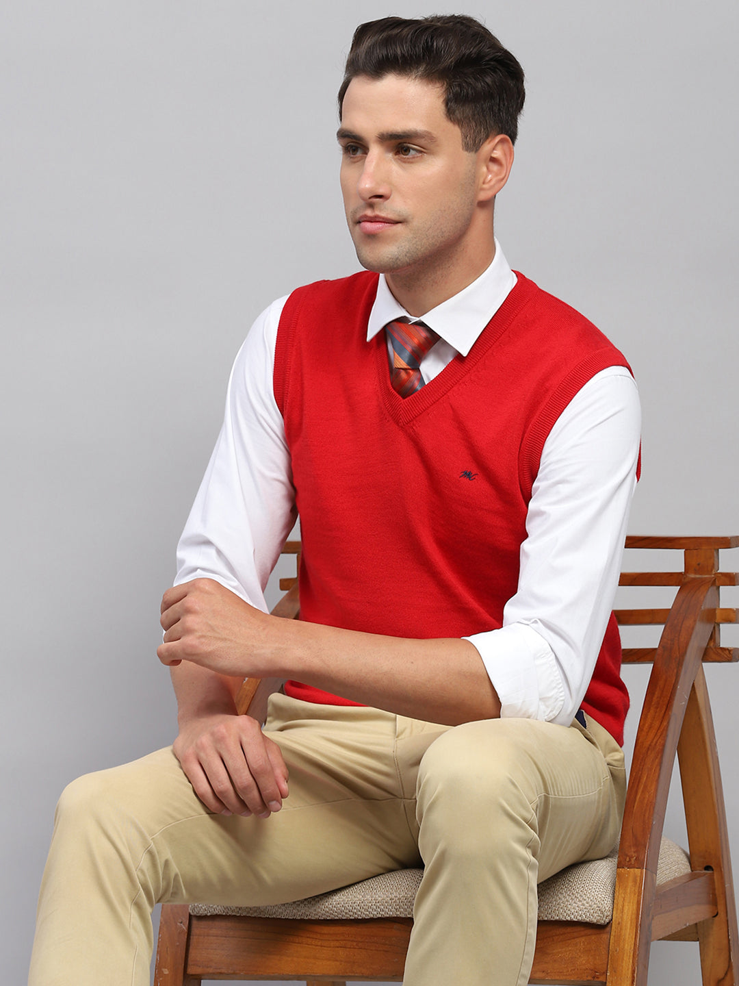 Men Red Solid V Neck Sleeveless Sweater