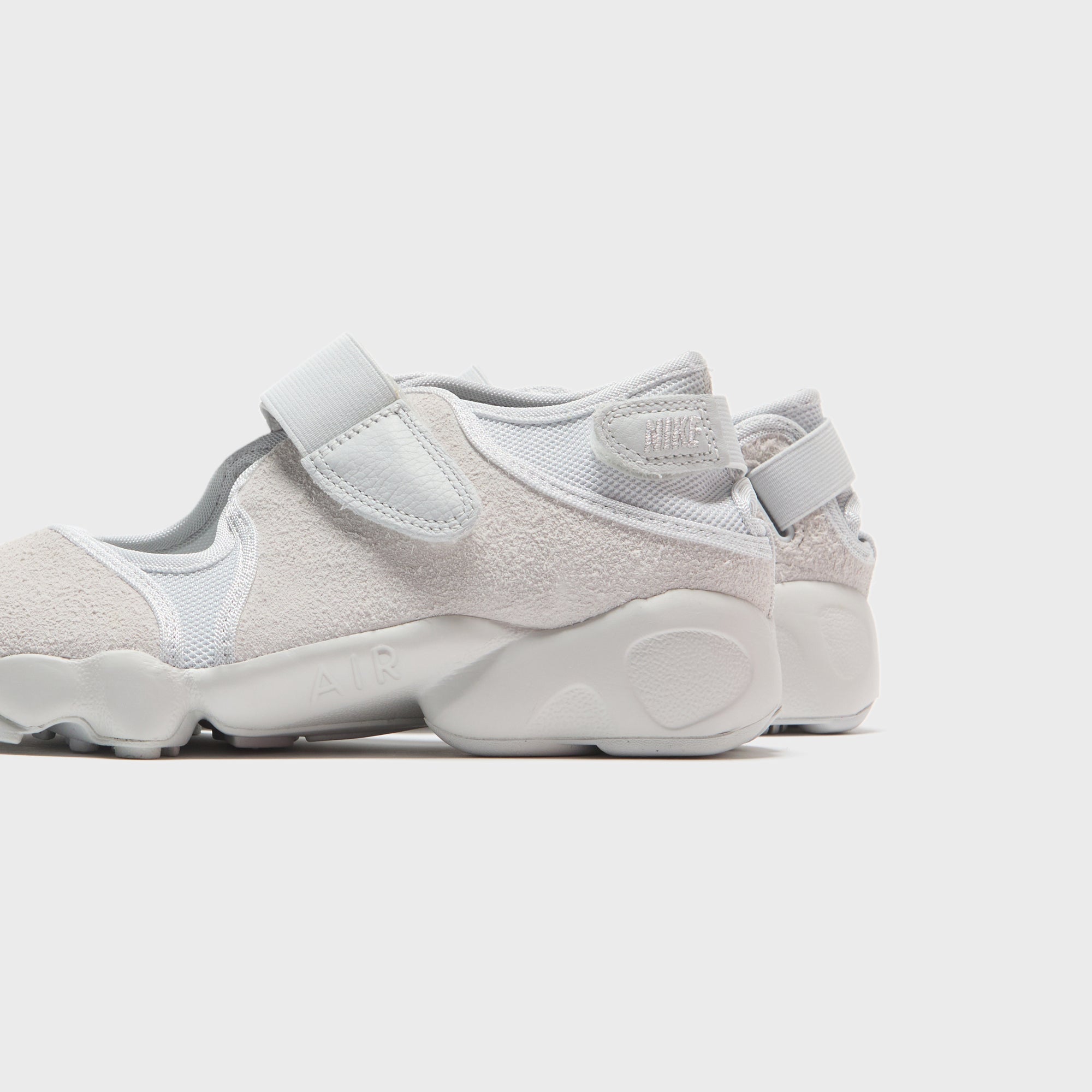 Nike WMNS Air Rift  Premium Suede - Photon Dust / Summit White