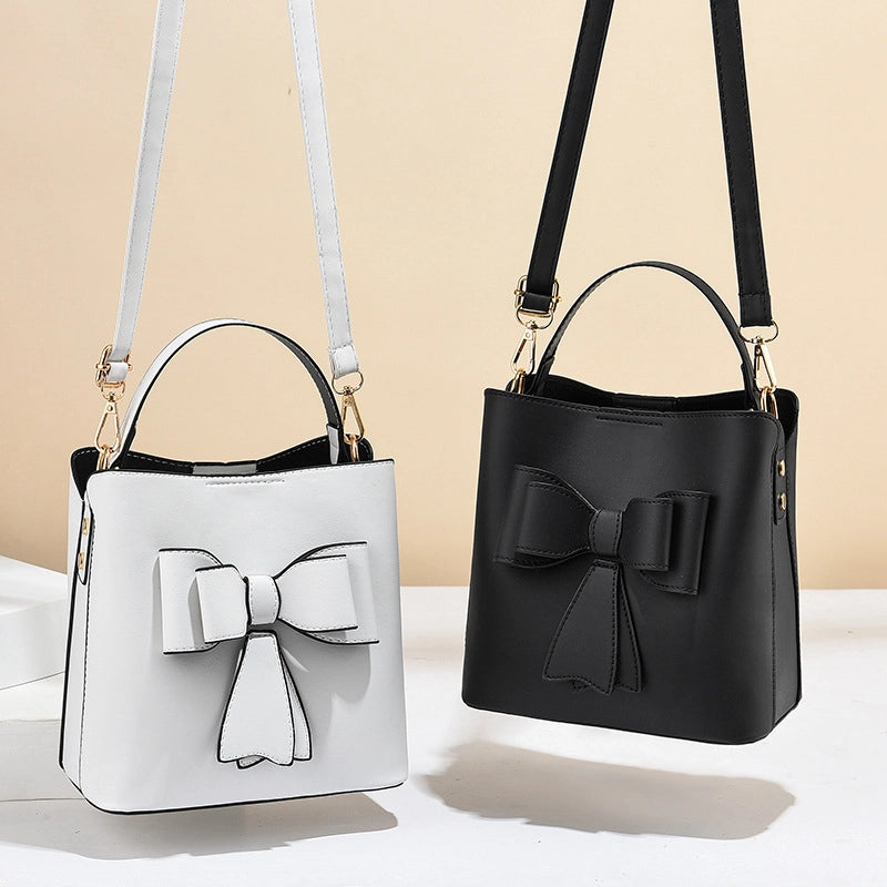 Women's Medium Pu Leather Solid Color Basic Classic Style Square Zipper Crossbody Bag