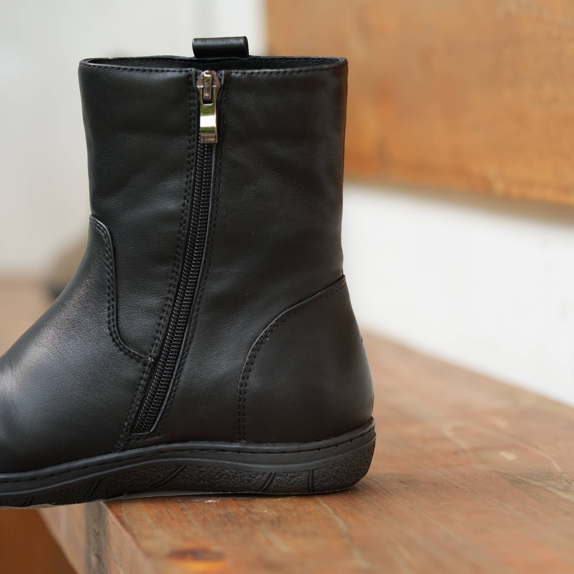 Women Retro Leather Soft Short Boots for Winter Short Plush Lining Black/Khaki