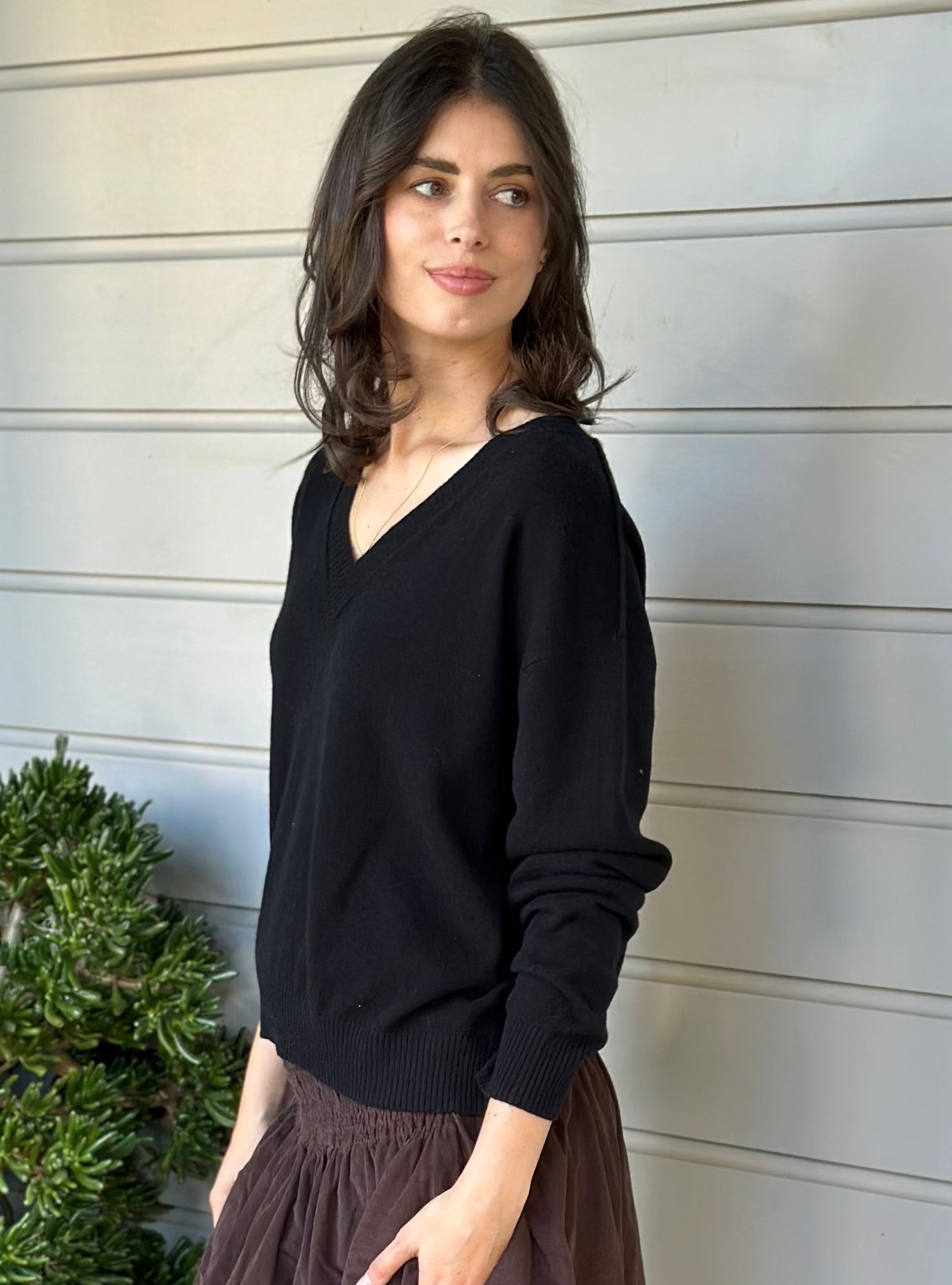 mavis v neck knit- -black cashmere