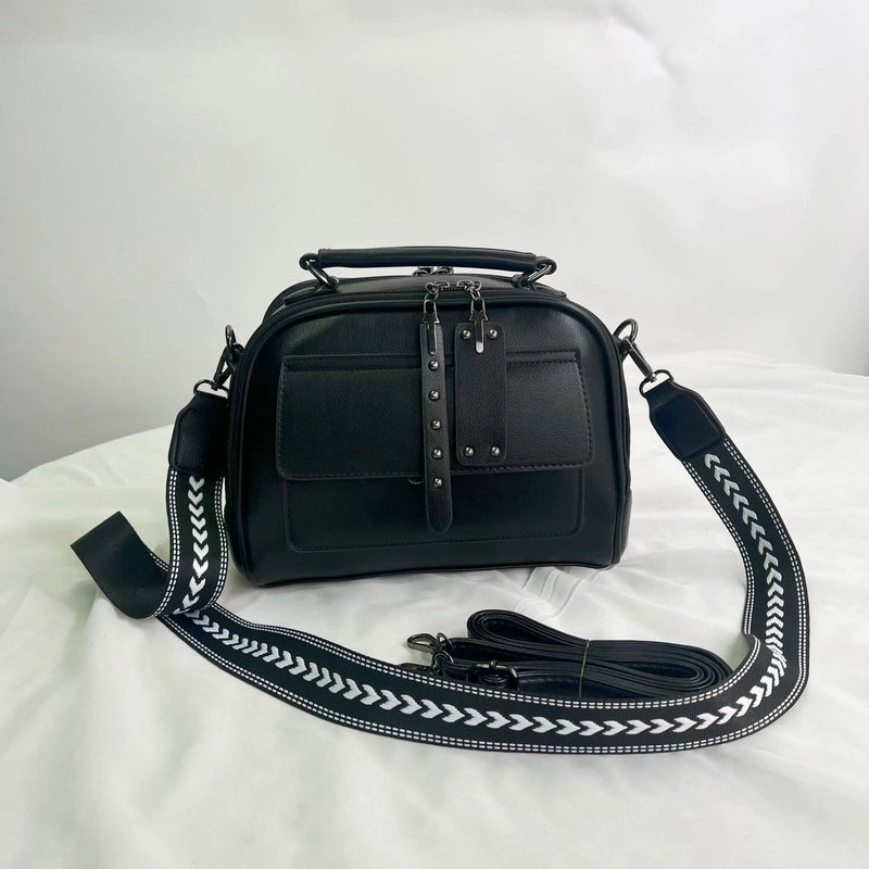 Women's Medium Pu Leather Solid Color Classic Style Square Zipper Saddle Bag