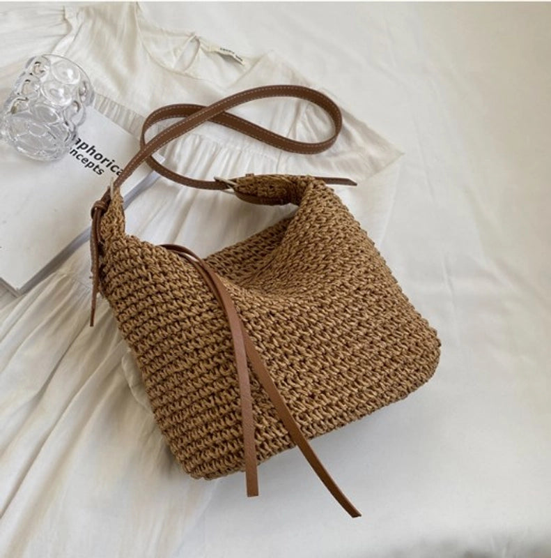 Women's Medium All Seasons Straw Classic Style Shoulder Bag