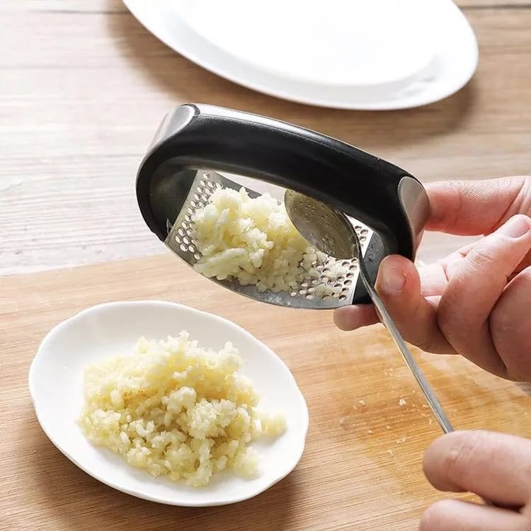 GARLIC PRESS CRUSHER