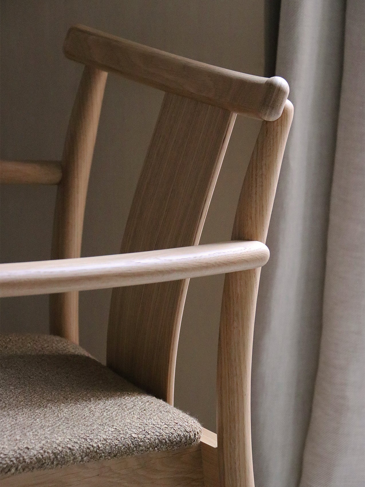 Merkur Dining Chair w/Armrests