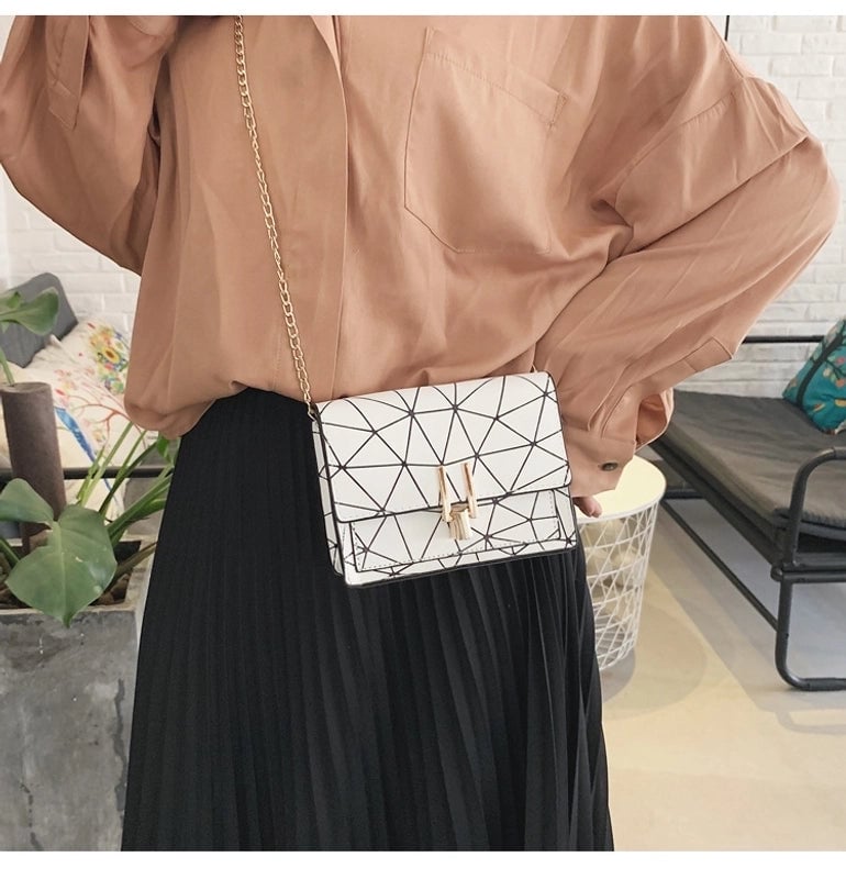 Women's Pu Leather Geometric Fashion Square Lock Clasp Crossbody Bag Chain Bag