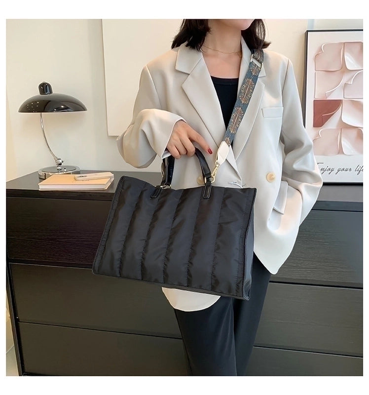 Women's Medium Nylon Solid Color Streetwear Zipper Tote Bag