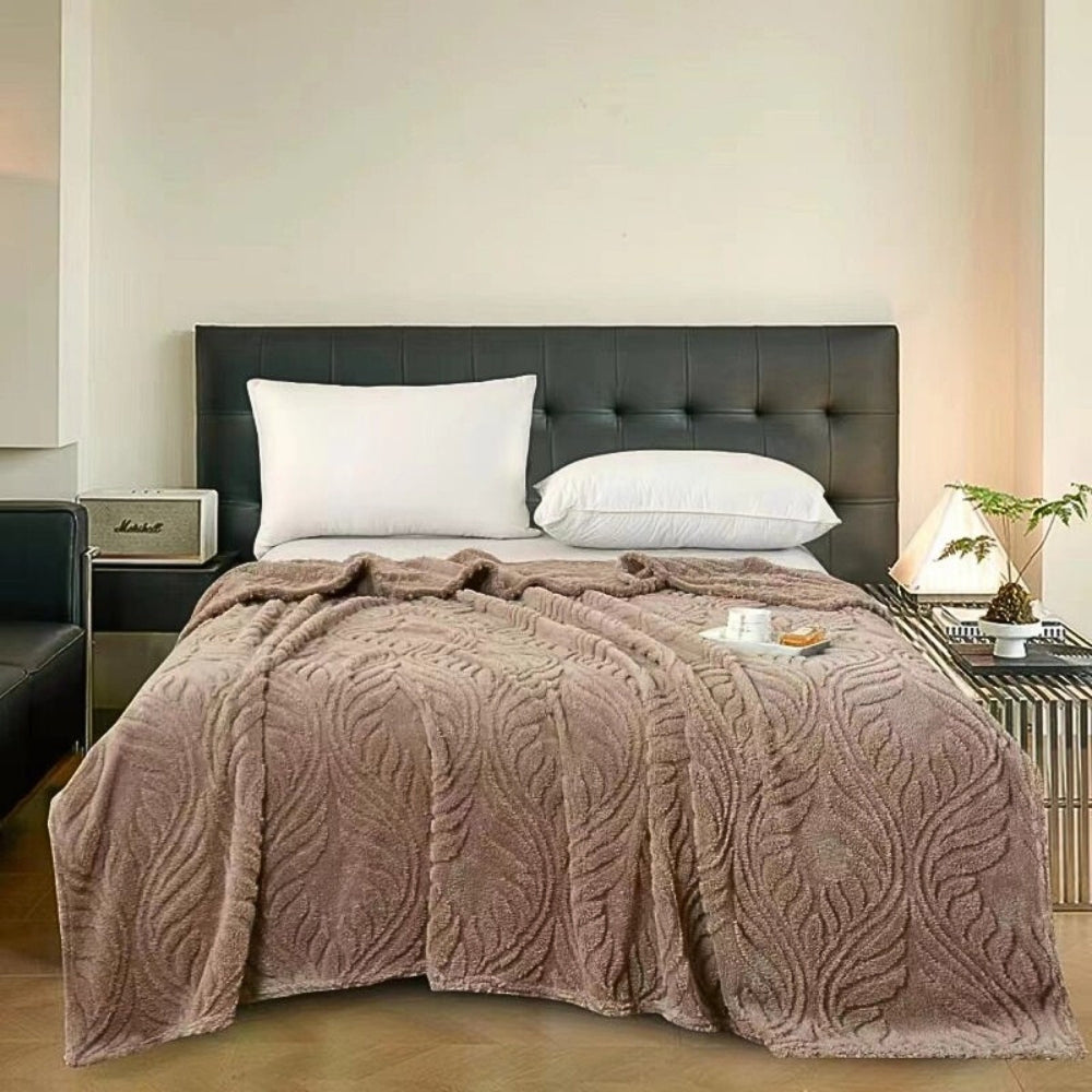 Lunéa All-Season Airy Soft Throw Blanket