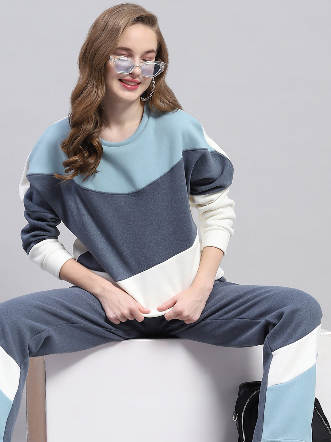 Women Blue Solid Round Neck Full Sleeve Tracksuit