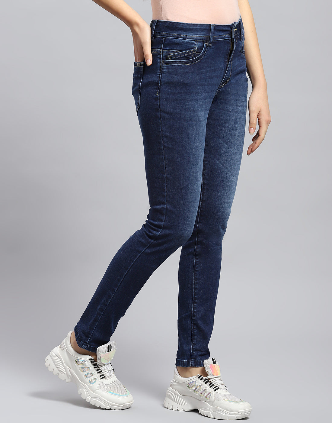 Women Blue Light Wash Slim Fit Denim