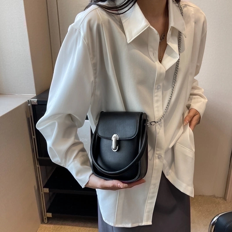 Women's Pu Leather Solid Color Streetwear Sewing Thread Chain Flip Cover Crossbody Bag