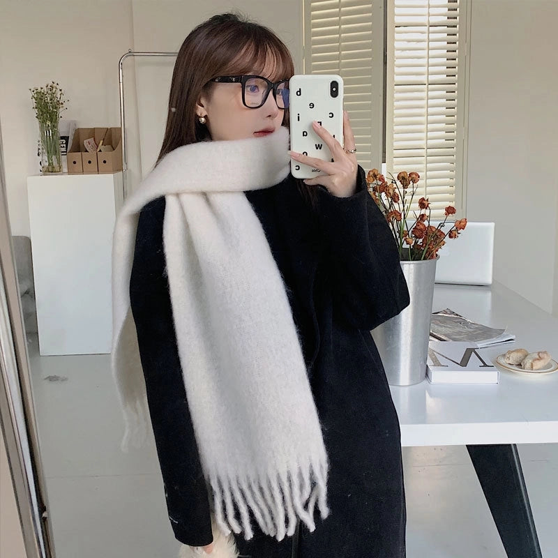 Women's Casual Minimalist Streetwear Solid Color Polyester Tassel Scarf