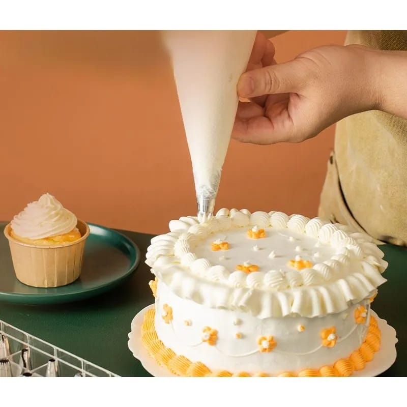 24 PIECES CAKE DECORATORS SET