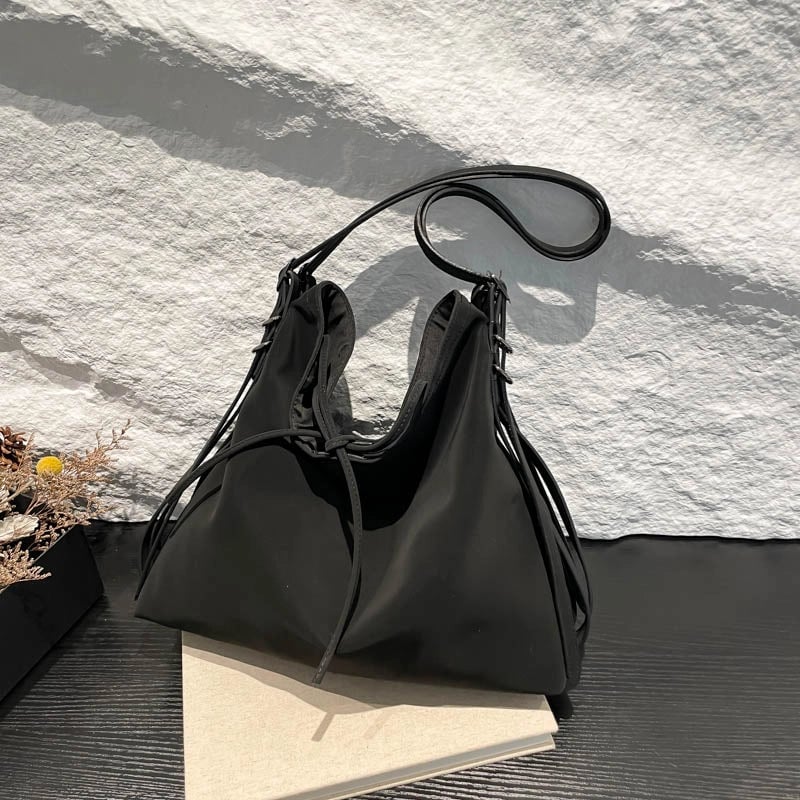 Women's Pu Leather Solid Color Classic Style Dumpling Shape Magnetic Buckle Shoulder Bag