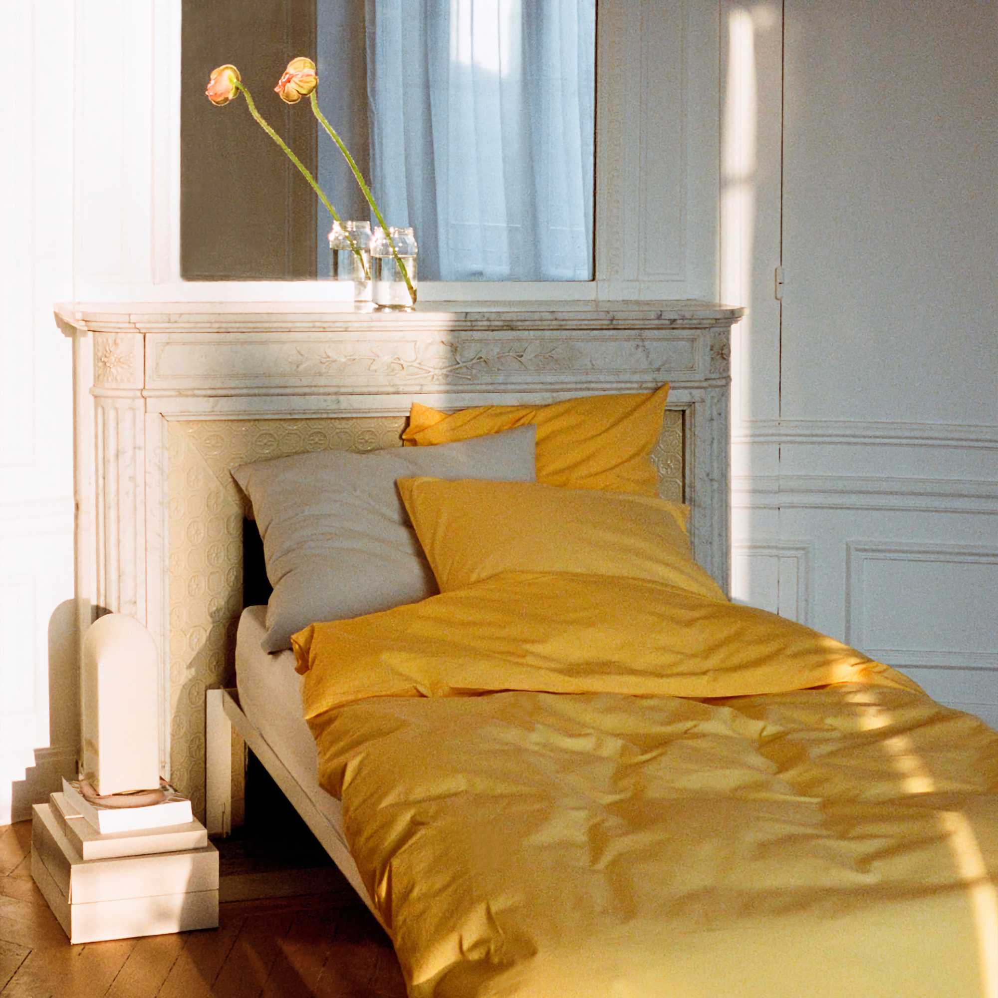 HAY Parade table lamp 320. shell white
