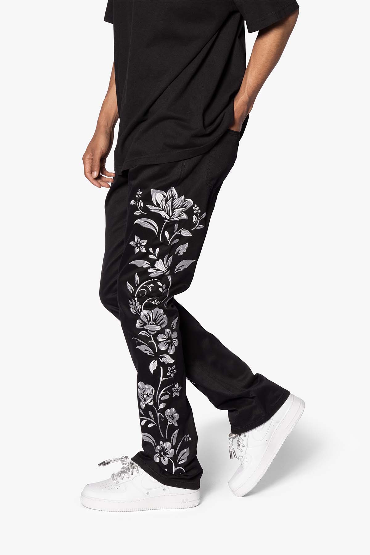 B690 Floral Embroidery Flare Denim - Black