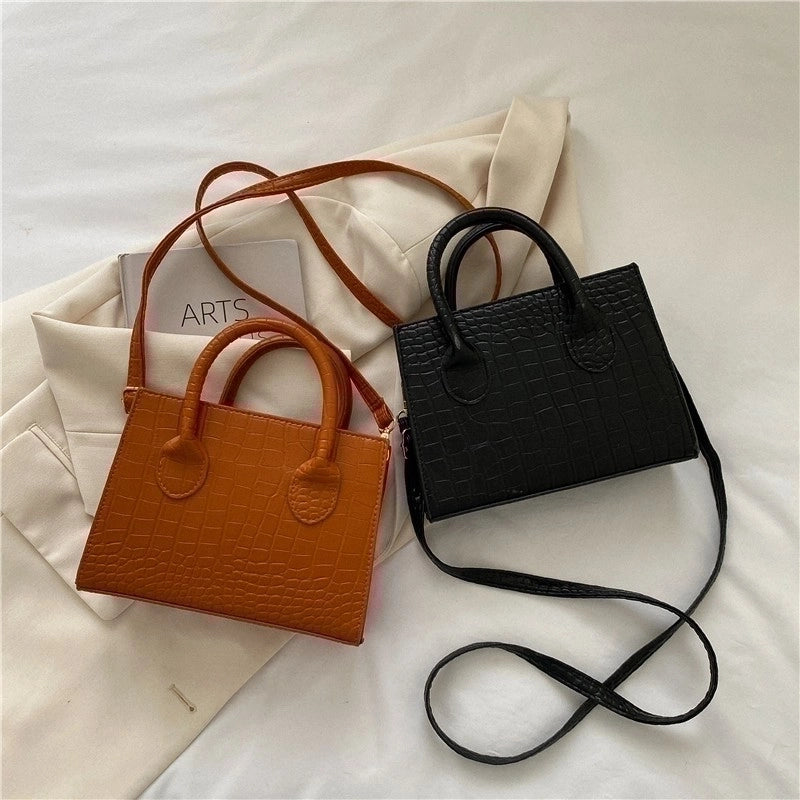 Women's Small Pu Leather Solid Color Streetwear Square Zipper Handbag