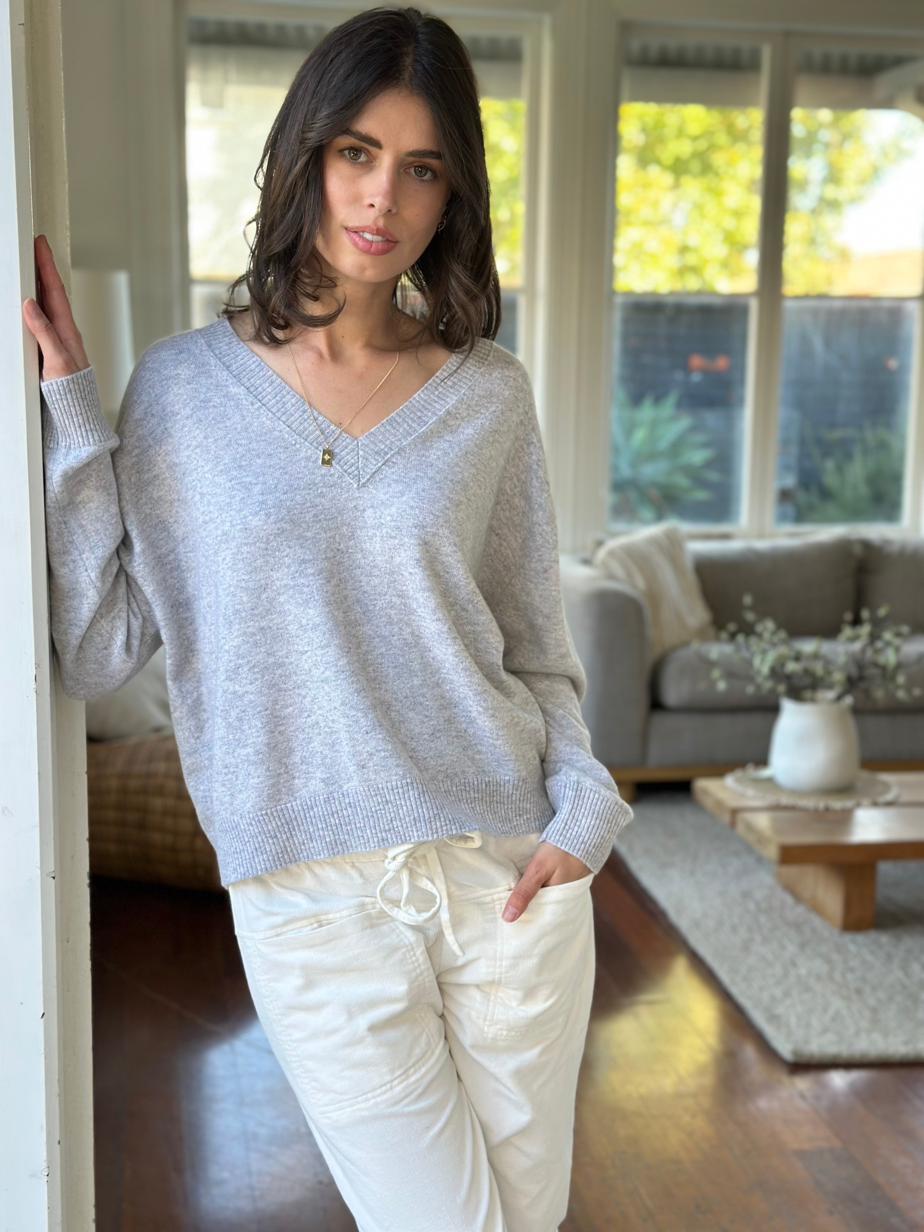 mavis  v neck knit-light grey marle cashmere