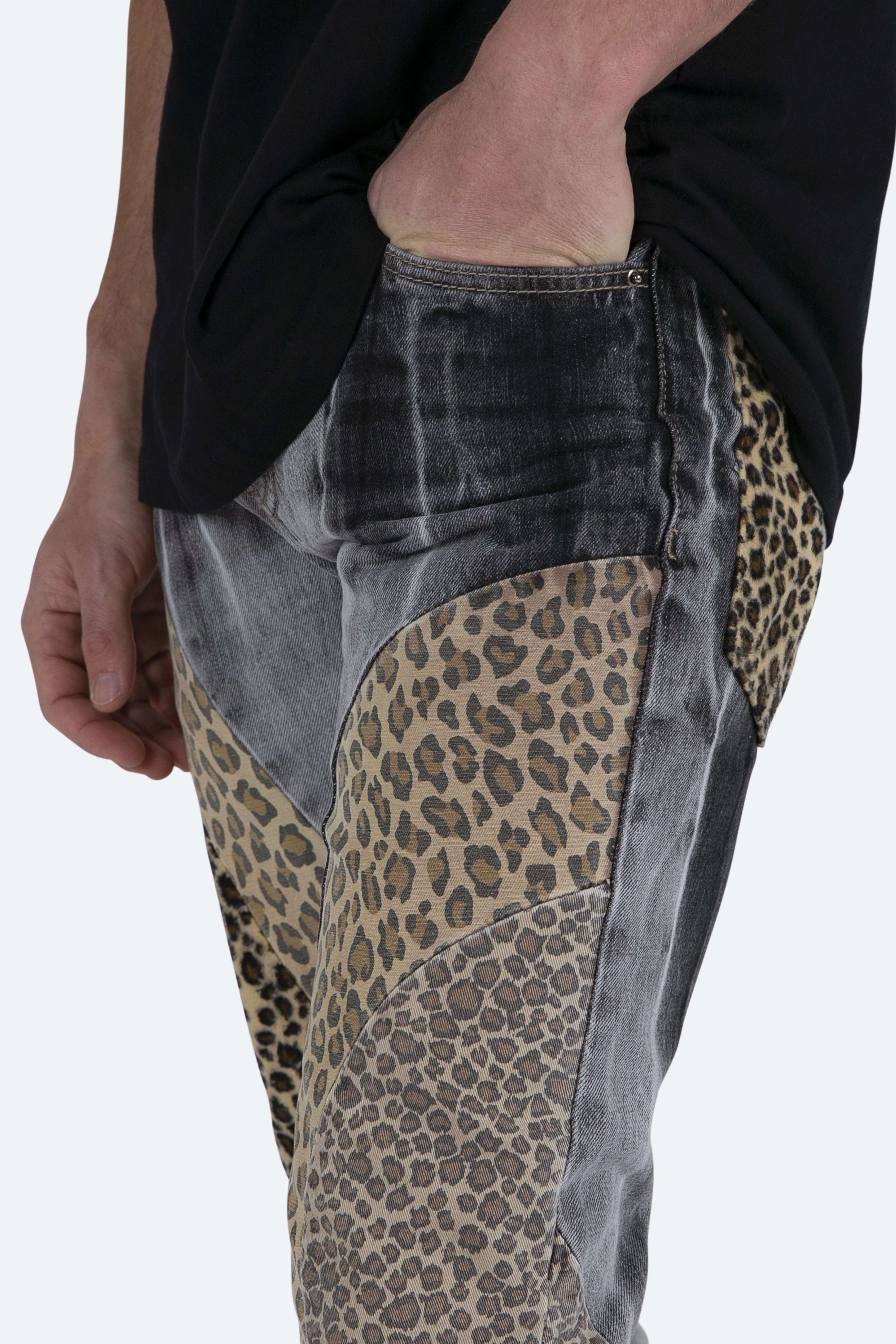 D422 Leopard Straight Denim - Black/Brown