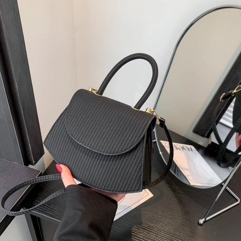 Women's All Seasons Pu Leather Solid Color Classic Style Semicircle Flip Cover Handbag