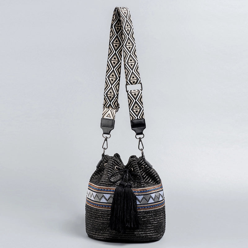 Women's Medium Polyester Straw Geometric Solid Color Vacation Ethnic Style Weave Bucket String Bucket Bag