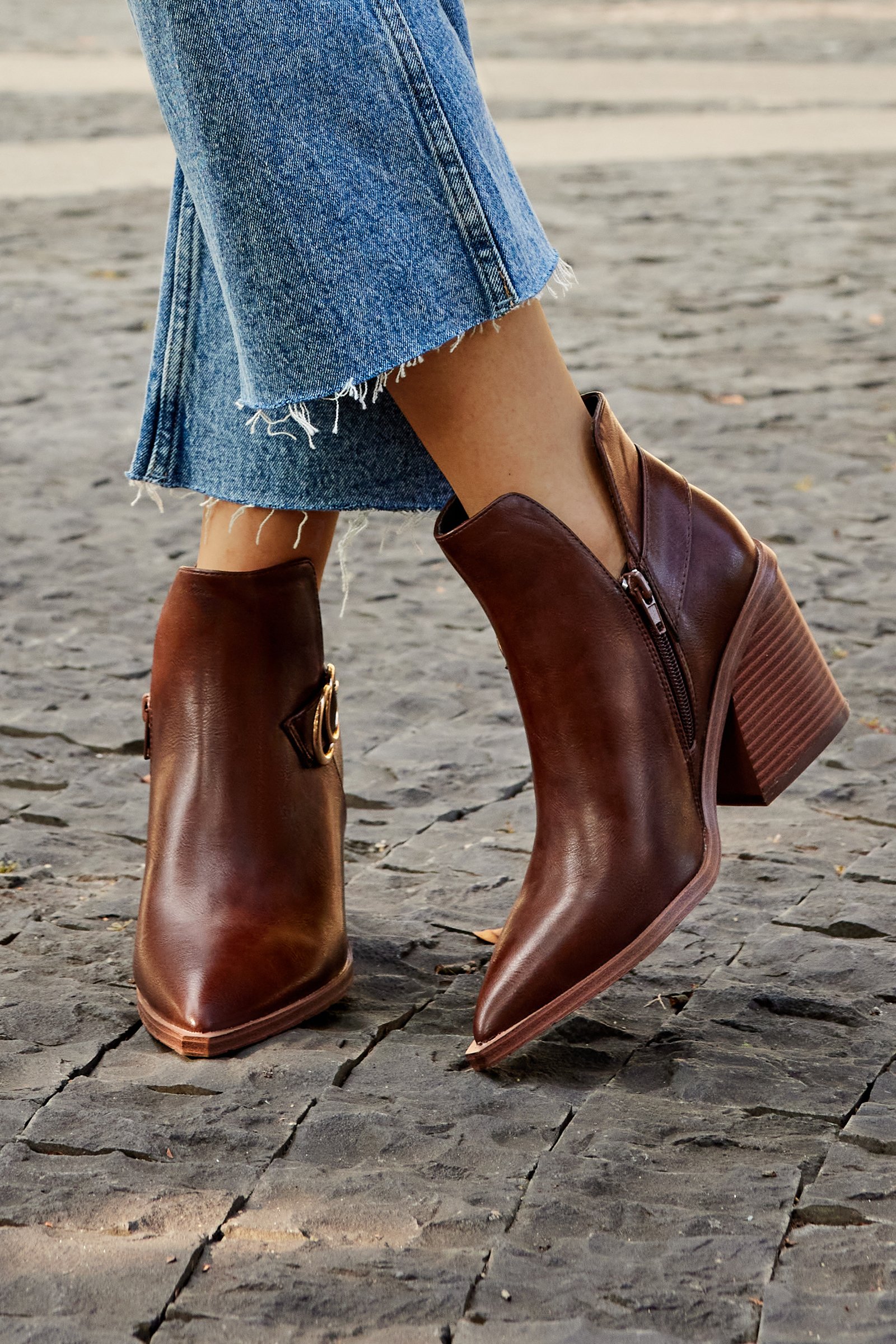 Metal Buckle Pointy Toe Chunky Heels Slit Ankle Boots