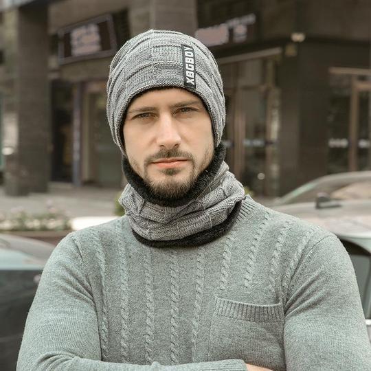 Ensemble bonnet et écharpe en tricot chaud
