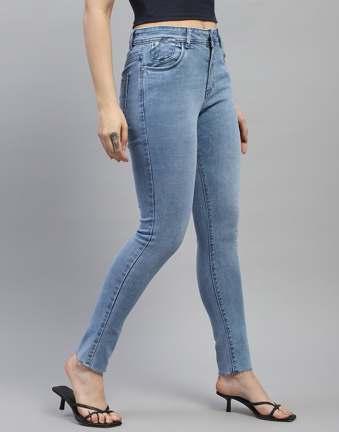 Women Blue Solid Slim Fit Denim