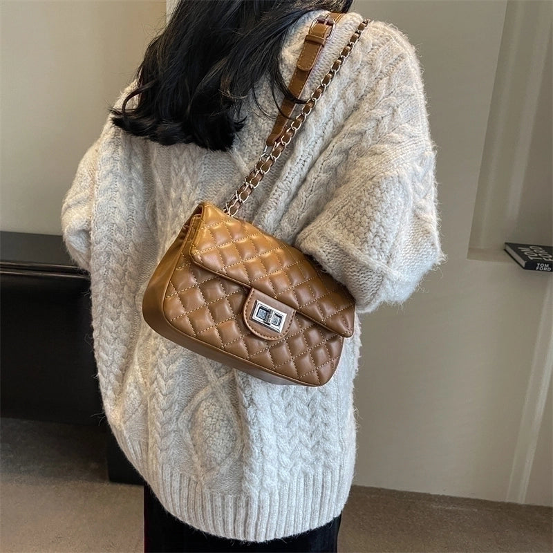 Women's All Seasons Pu Leather Lingge Streetwear Sewing Thread Square Lock Clasp Shoulder Bag