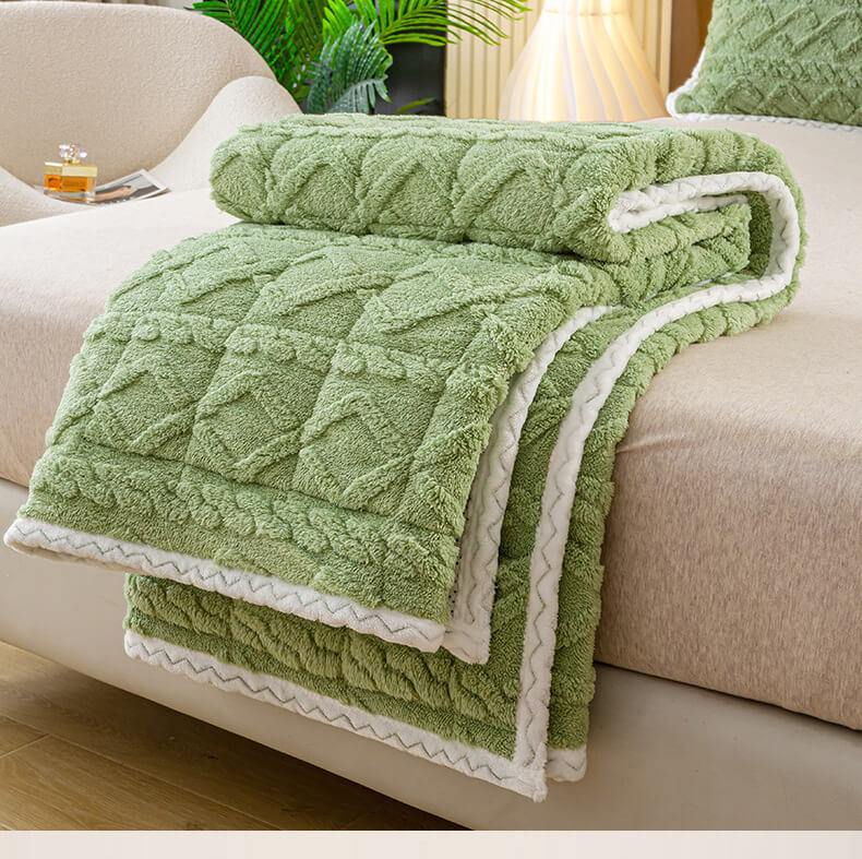 Ultra-Plush Thickened Flannel Quilted Mattress Cover