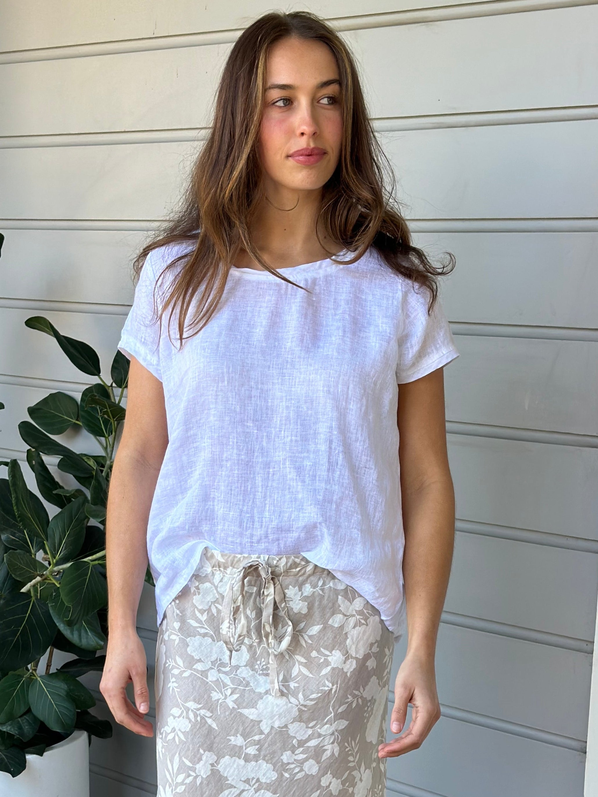 ellie round neck-white linen